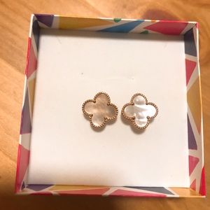 Van Cleef Arpels Earrings. Real 18k gold